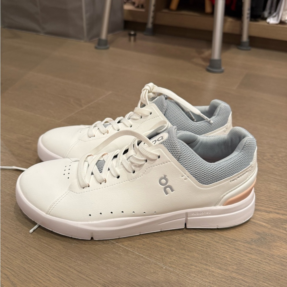 Women's White and Gray Onclouds